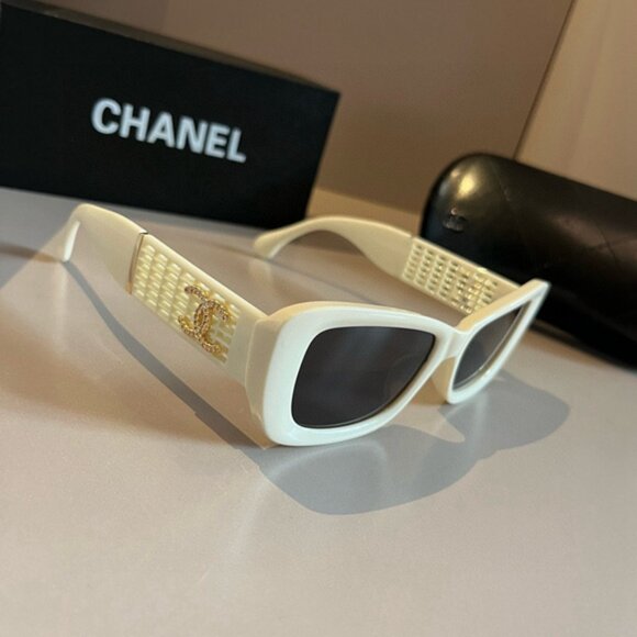 CHANEL Women\'s White Sunglasses